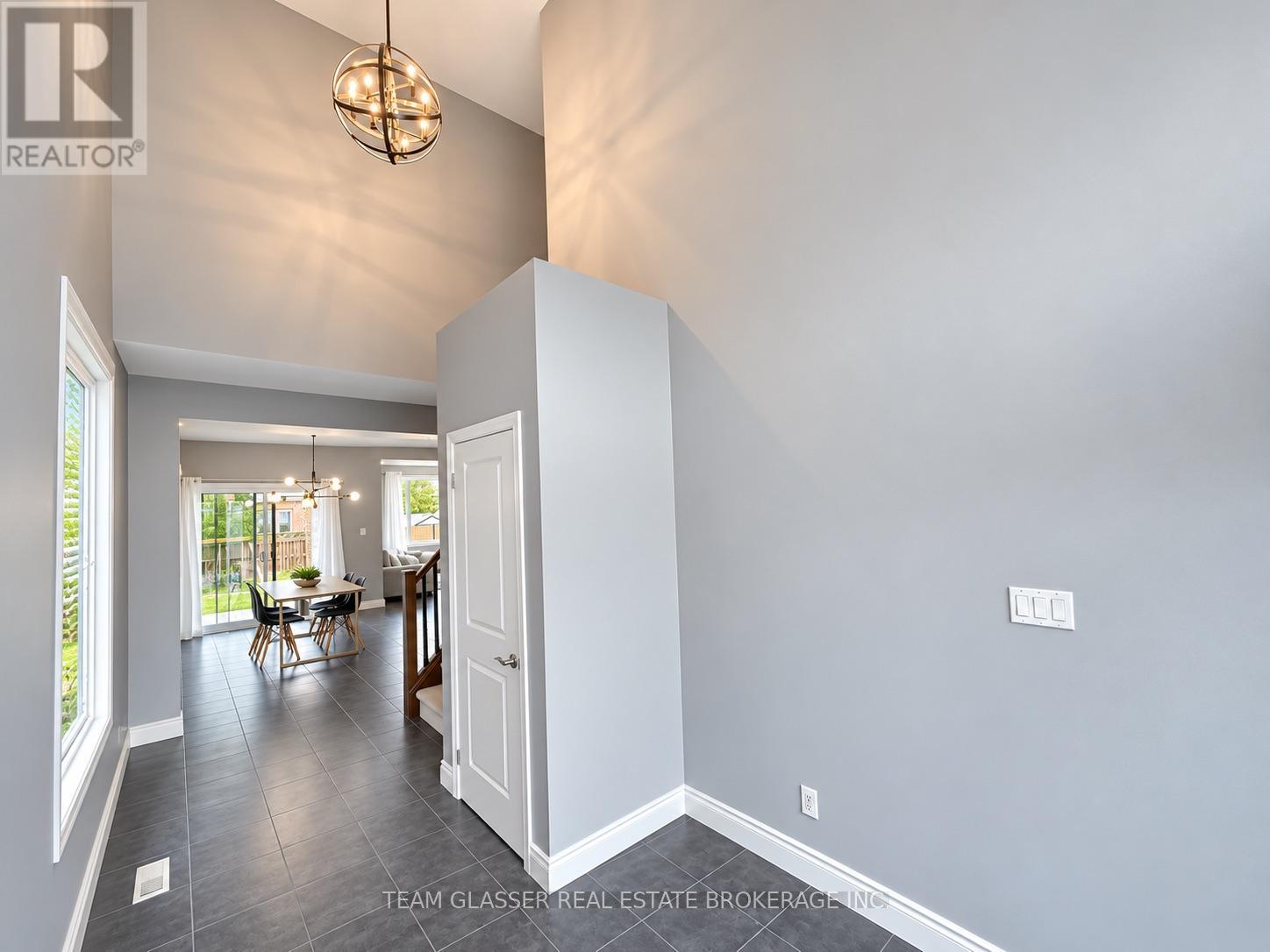 2649 BATEMAN TRAIL, London South (South W) — photo 12