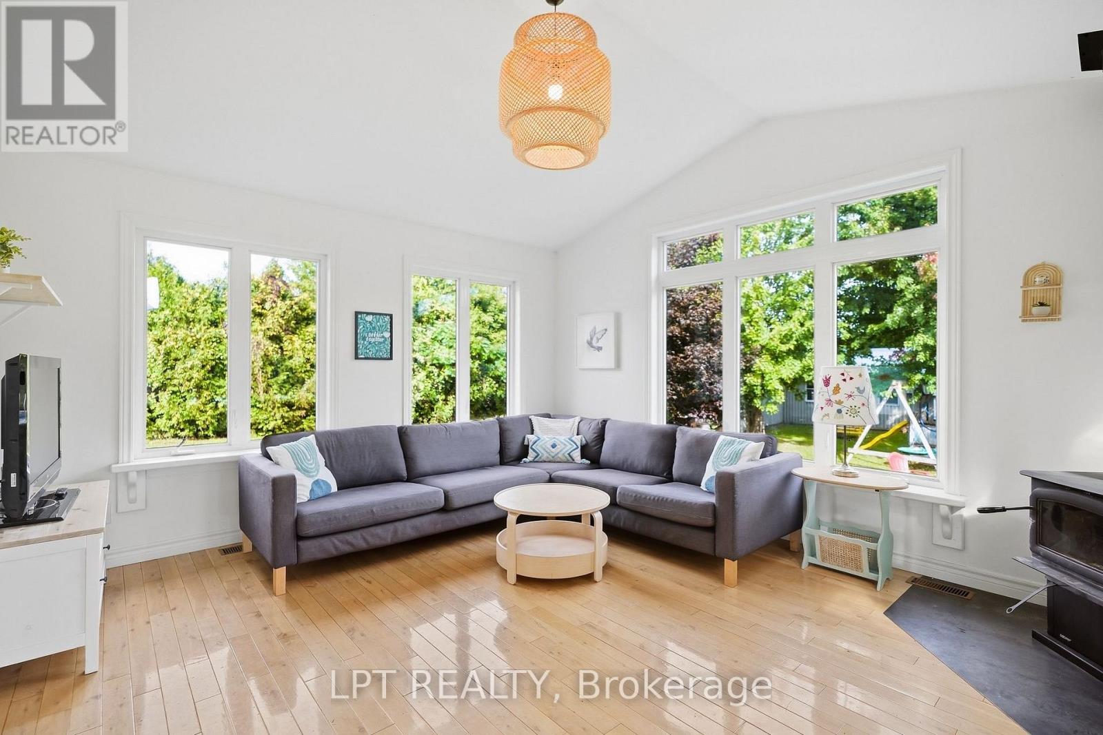 20375 DUNVEGAN ROAD E - Image 13