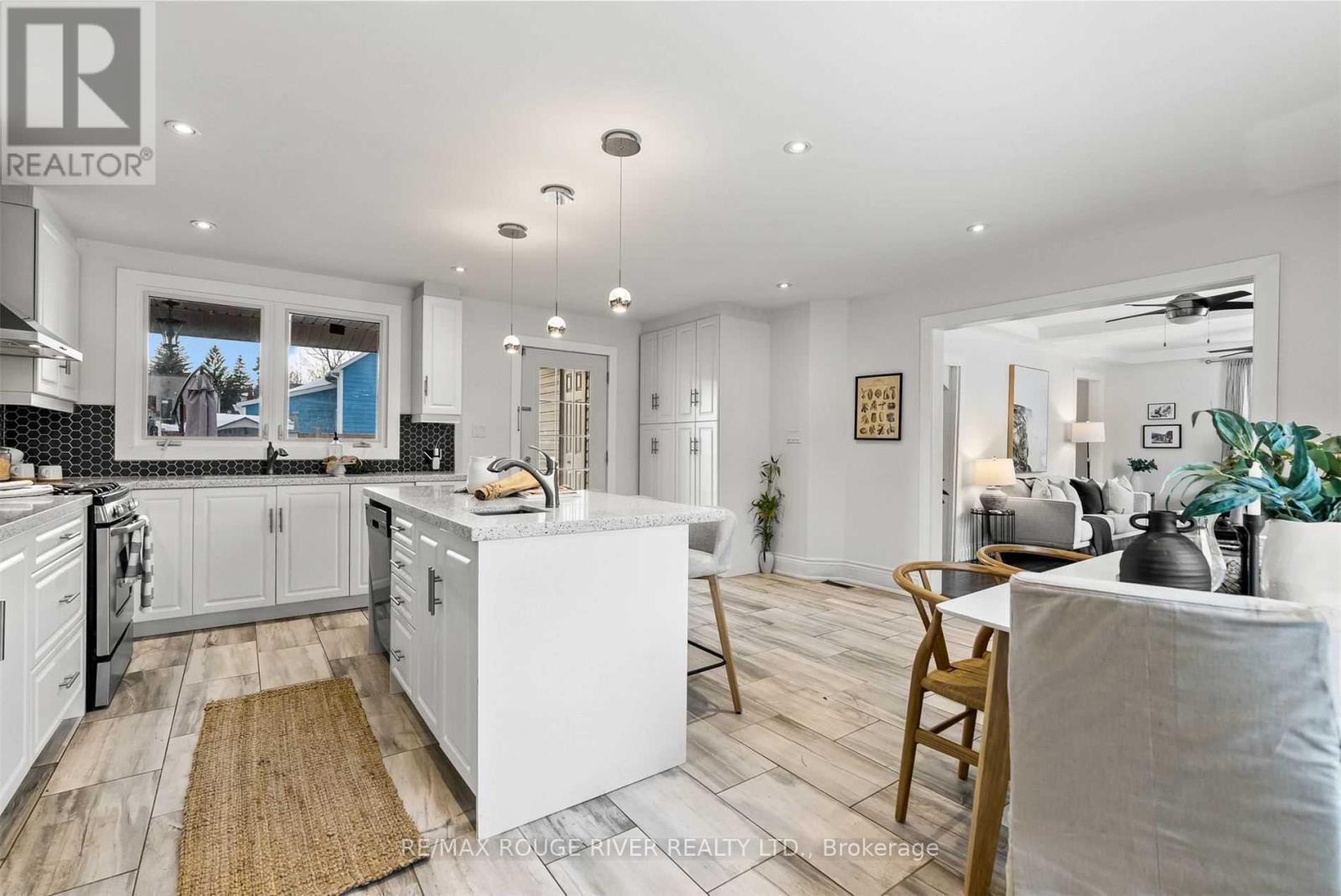 UPPER - 131 JOHN STREET E, Whitby (Downtown Whitby) — photo 2