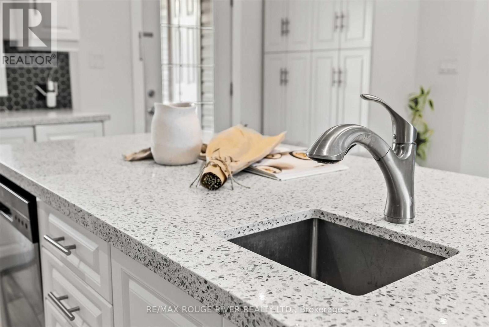UPPER - 131 JOHN STREET E, Whitby (Downtown Whitby) — photo 3