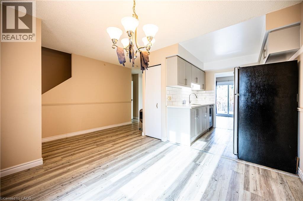 407 KEATS Way Unit# 2, Waterloo — photo 7