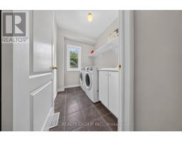 86 Beare Trail, Newmarket, ON L3X3B3 Photo 9