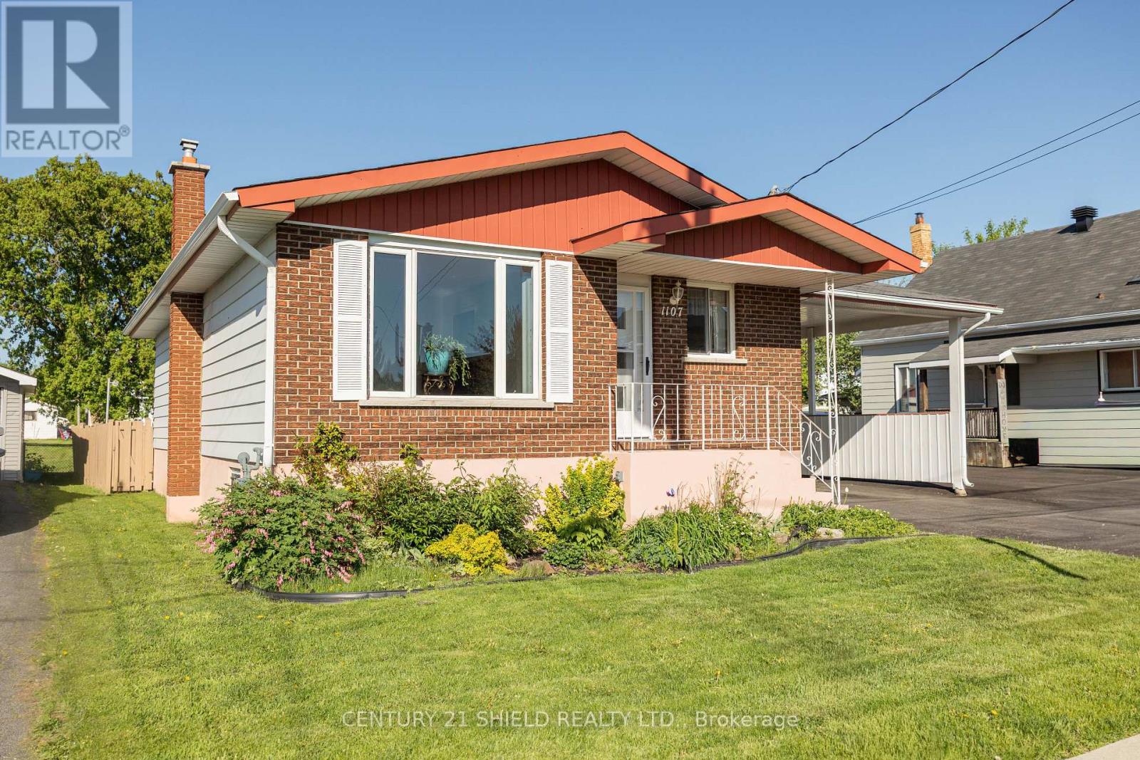 1107 GRAND AVENUE - 3