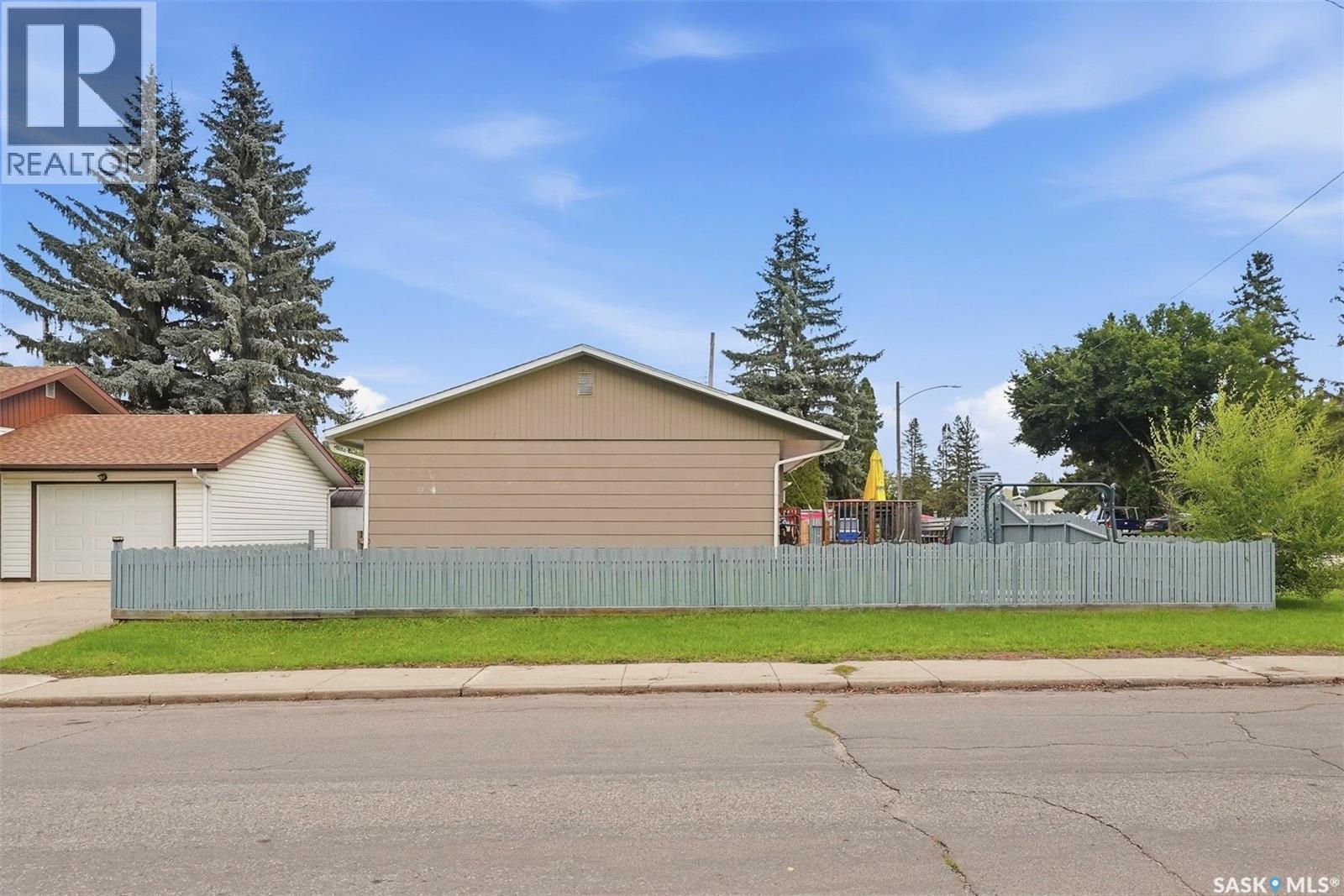 234 Winnipeg AVENUE S - 40
