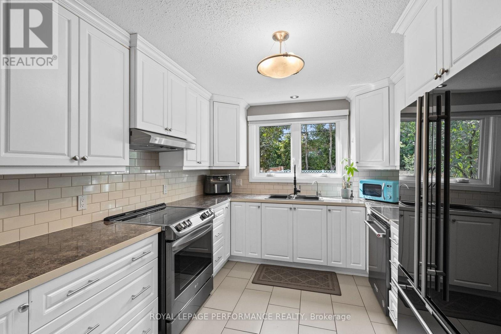 550 Foxview Place