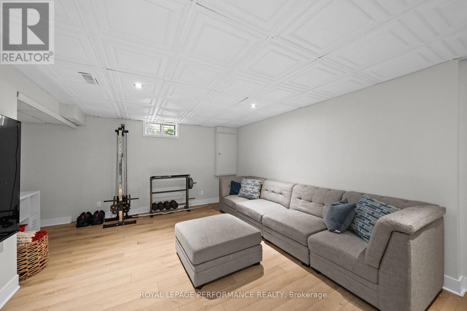 550 Foxview Place