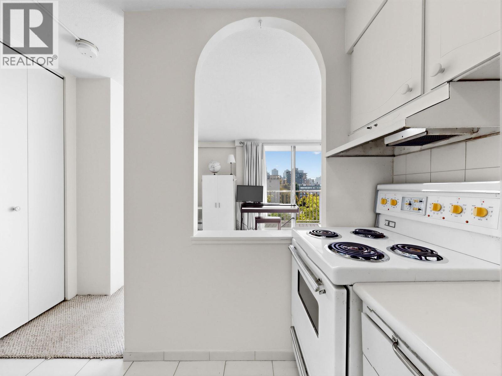 906 1251 CARDERO STREET, Vancouver