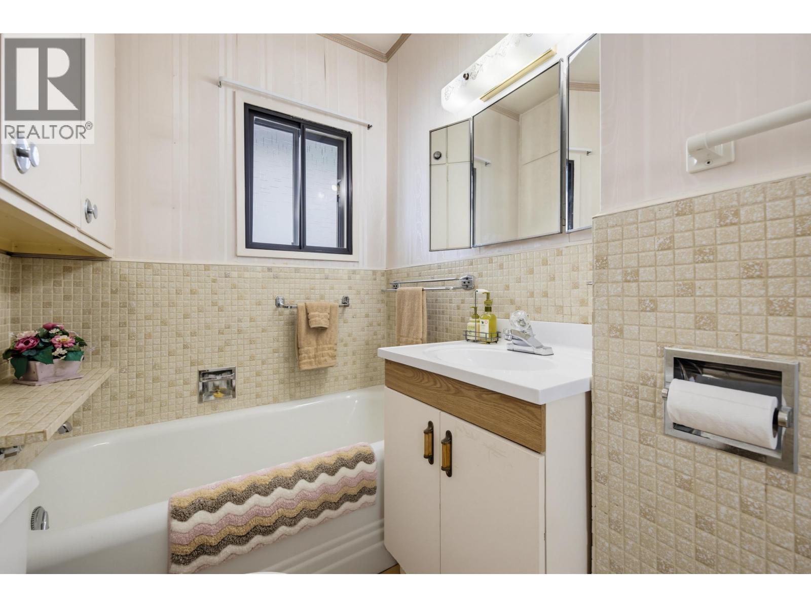 3 Bed, 2 Bath House for Sale in Vancouver – 3587 TRIUMPH STREET, Vancouver – MLS# R3168584 - Image 21
