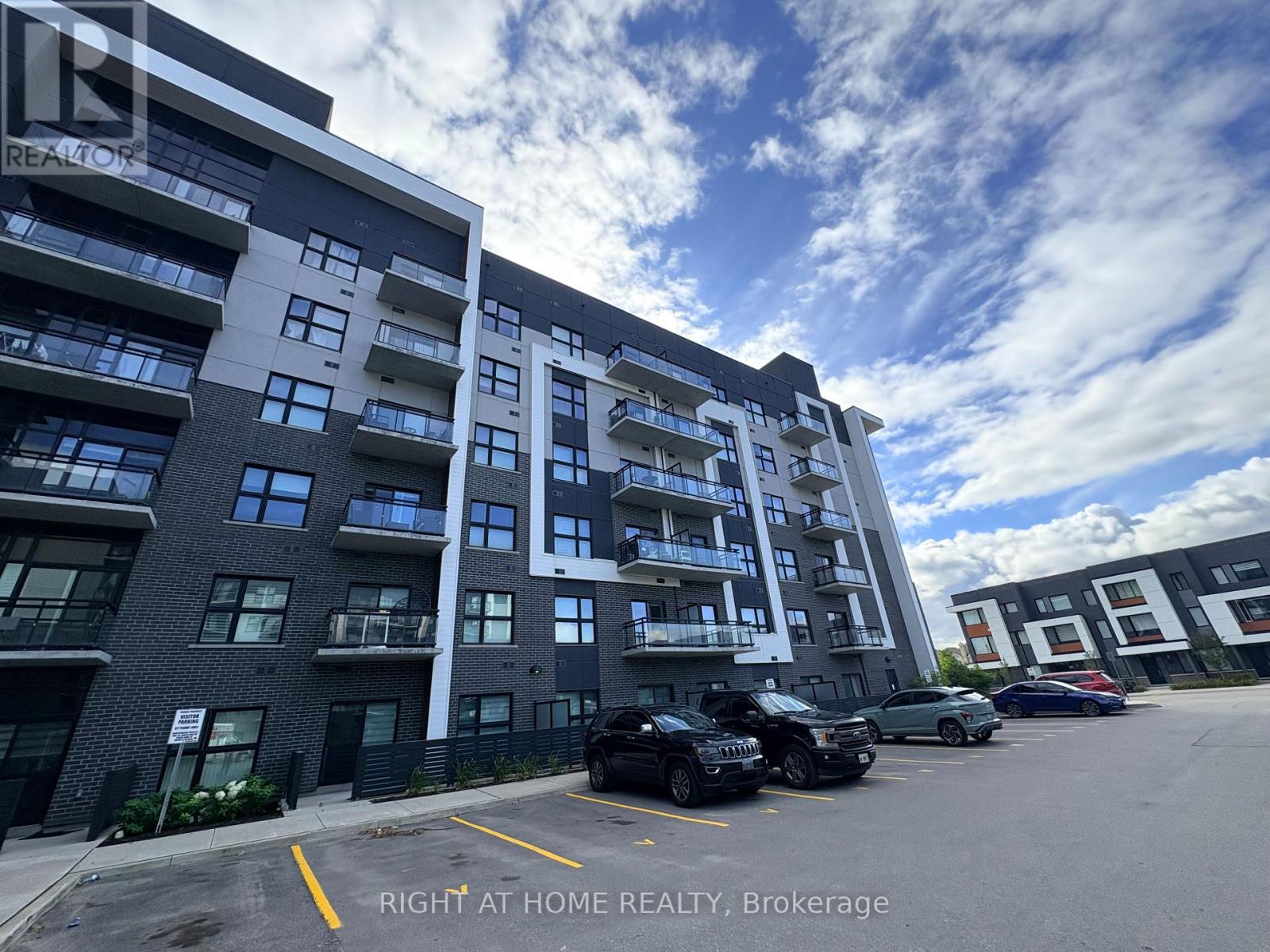 527 - 102 GROVEWOOD COMMON, Oakville (GO Glenorchy)
