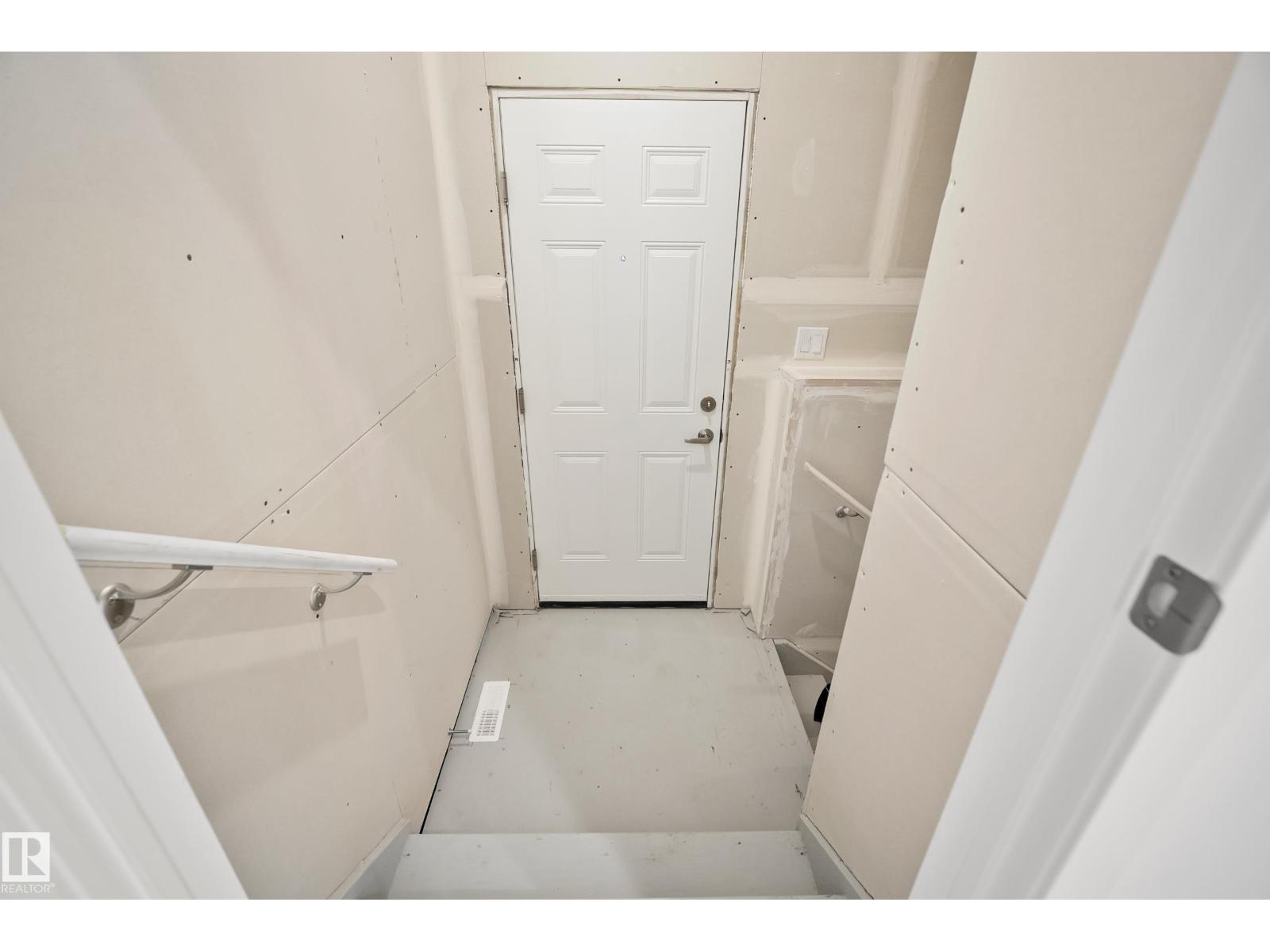 2415 206 ST NW - 18