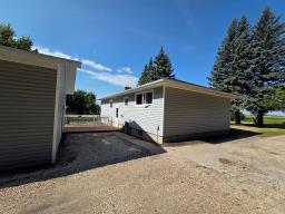 234 Churchill Avenue, Pilot Mound, MB R0G1P0 Photo 23