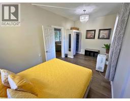 Kitchen - 5548 44 Avenue, Red Deer, AB T4N3J3 Photo 10