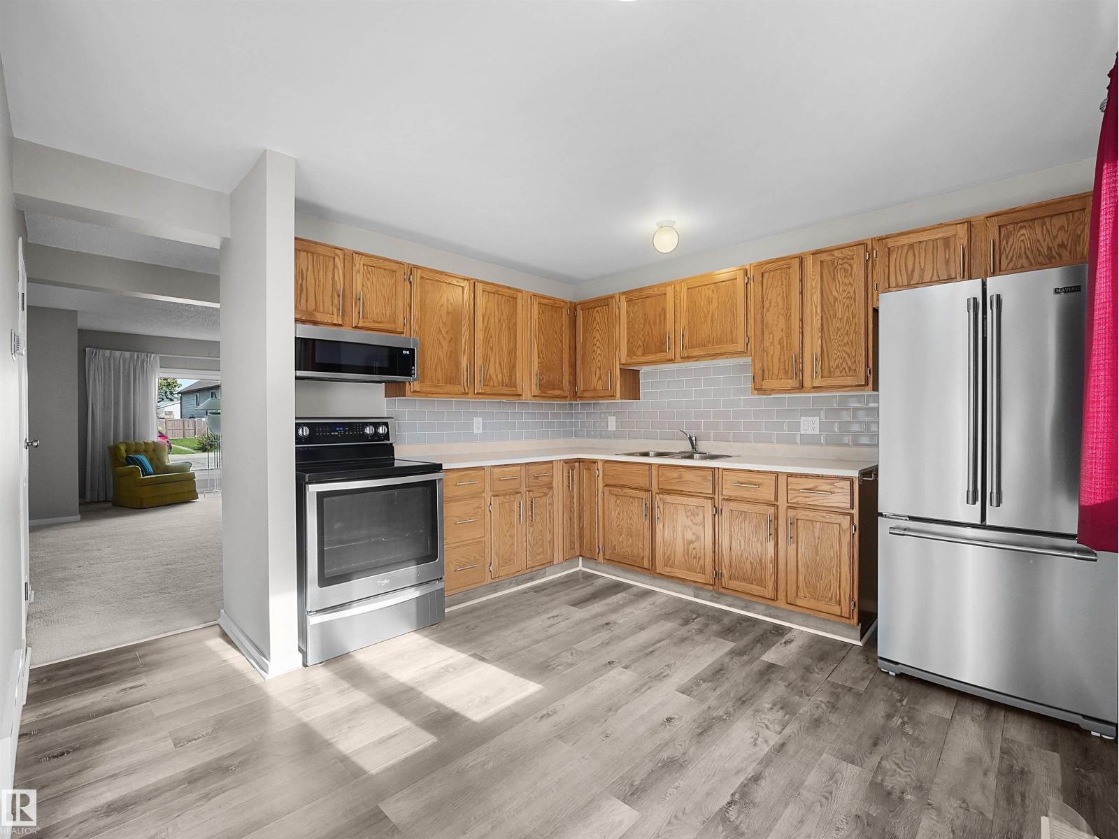 20 ST. ANDREWS AV - 9