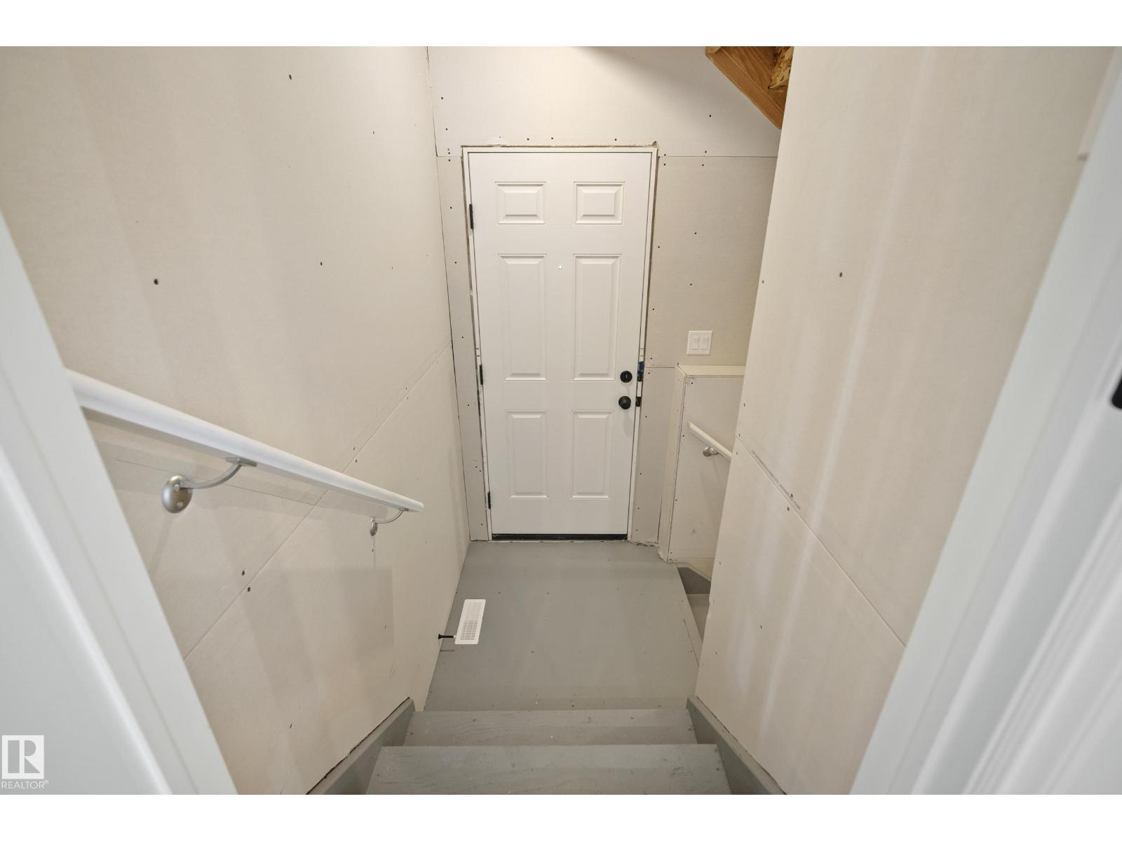 2411 206 ST NW - 19