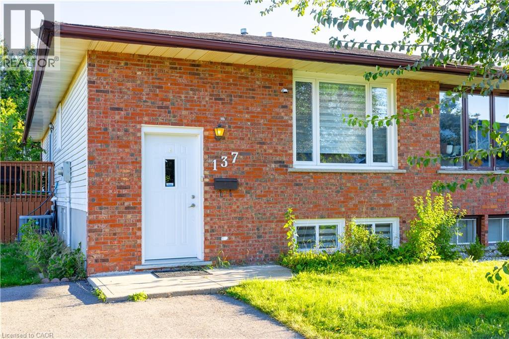 137 NICKOLAS Crescent, Cambridge — photo 3