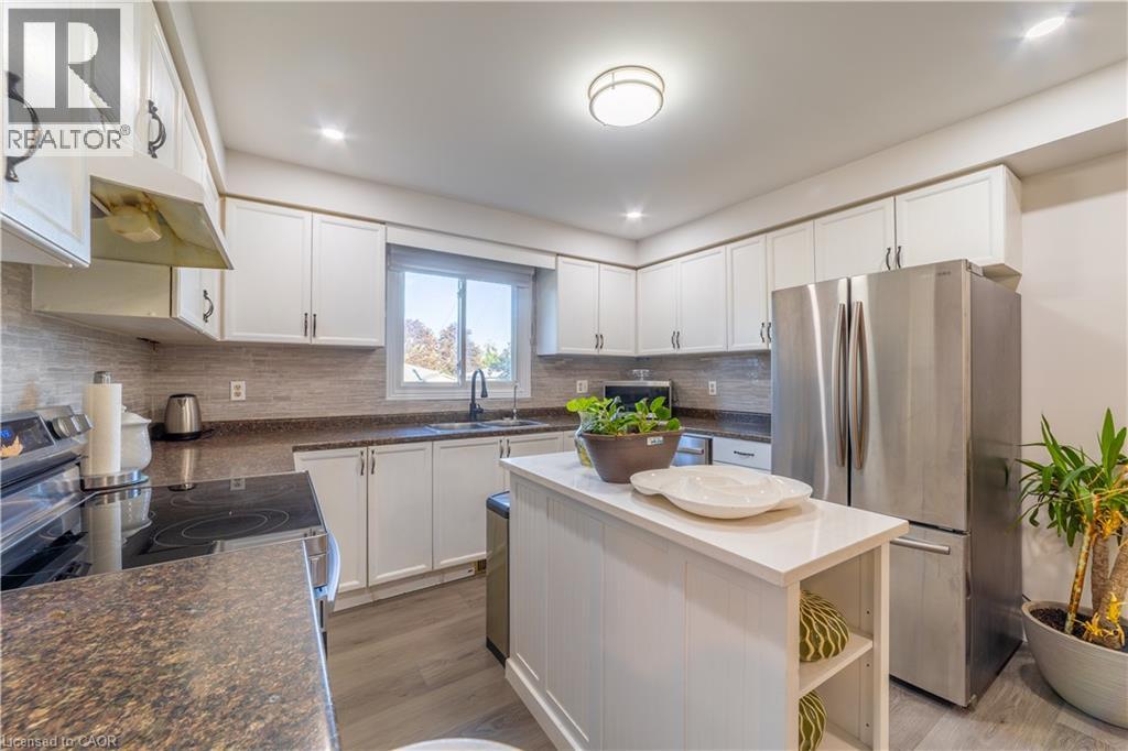 137 NICKOLAS Crescent, Cambridge — photo 6