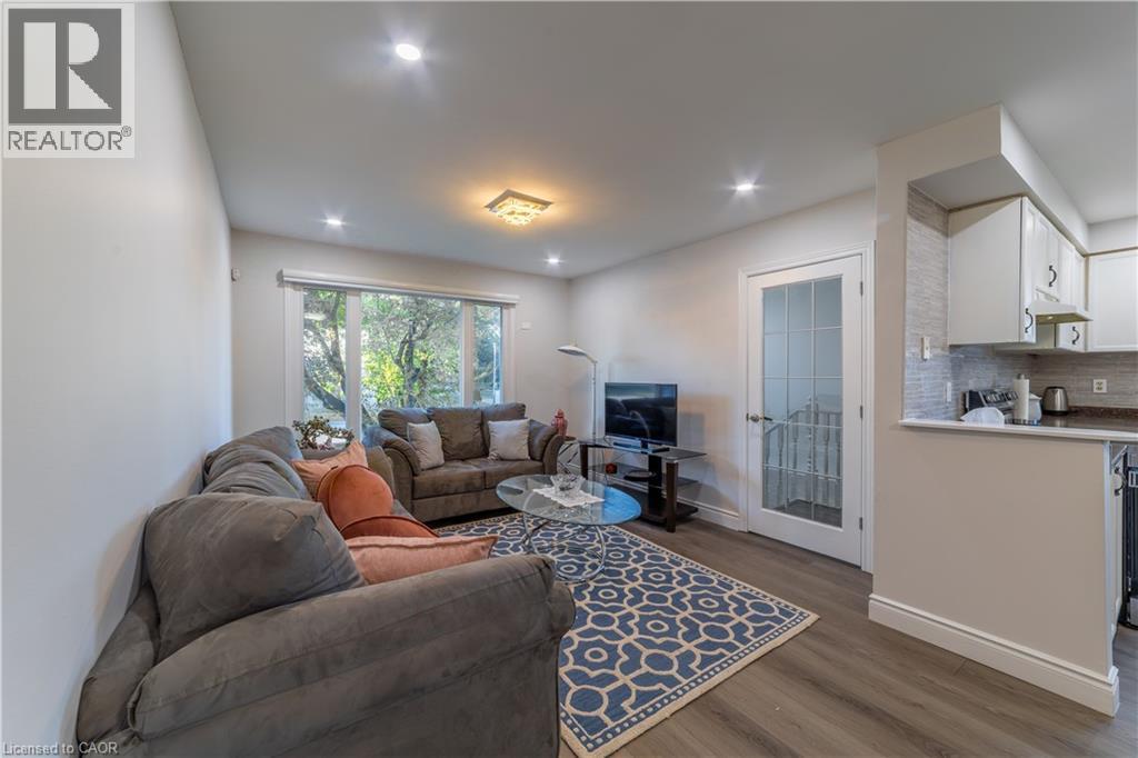 137 NICKOLAS Crescent, Cambridge — photo 8