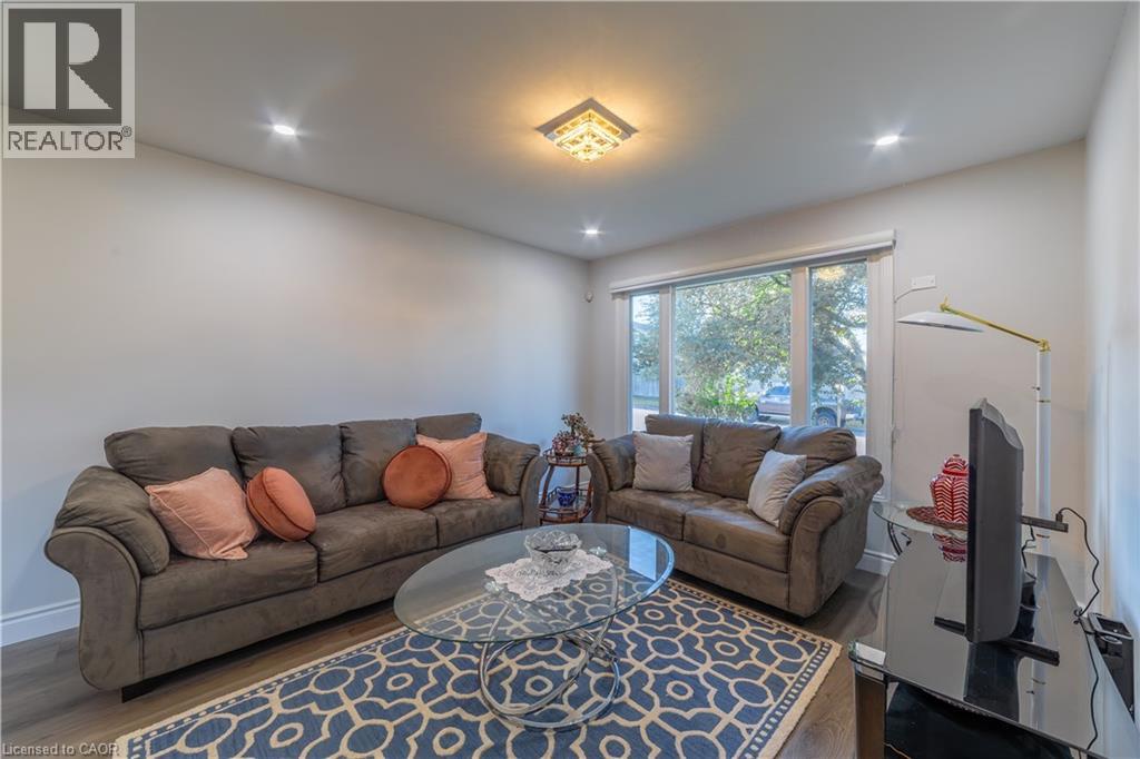 137 NICKOLAS Crescent, Cambridge — photo 9