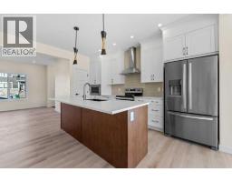 4pc Bathroom - 734 Bayview Hill Sw, Airdrie, AB T4B5M4 Photo 12