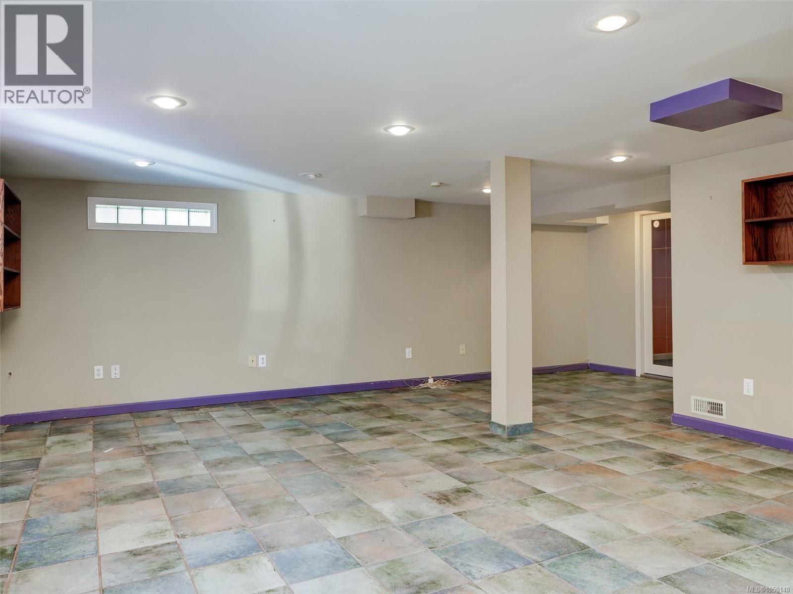 865 Bank St - 22