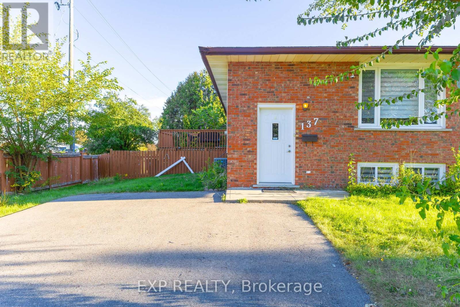 137 NICKOLAS CRESCENT — photo 2