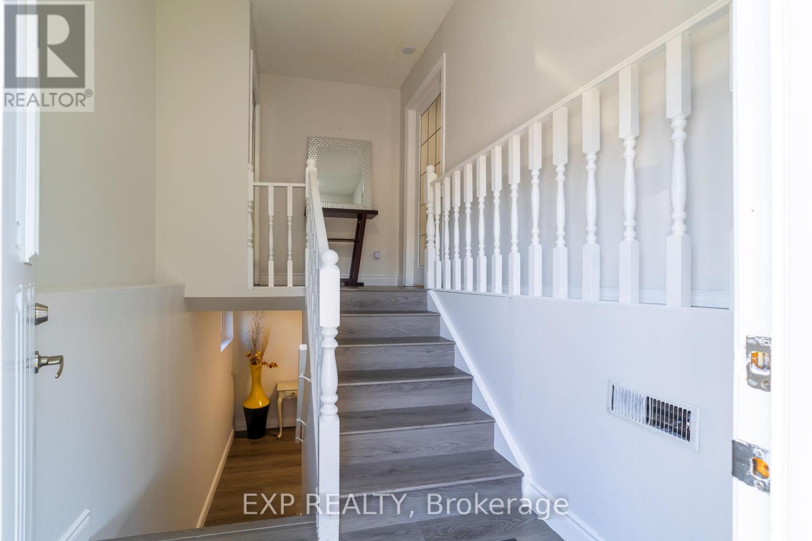 137 NICKOLAS CRESCENT — photo 3