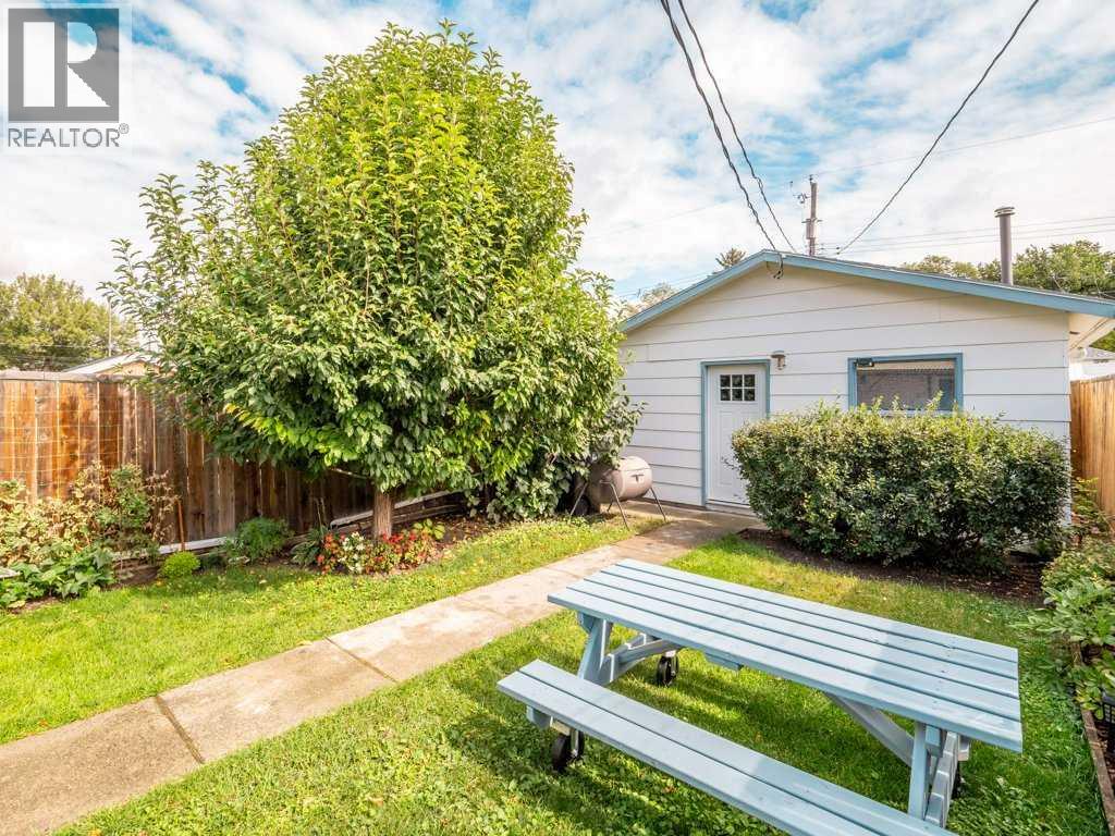 419 12B Street N photo 36