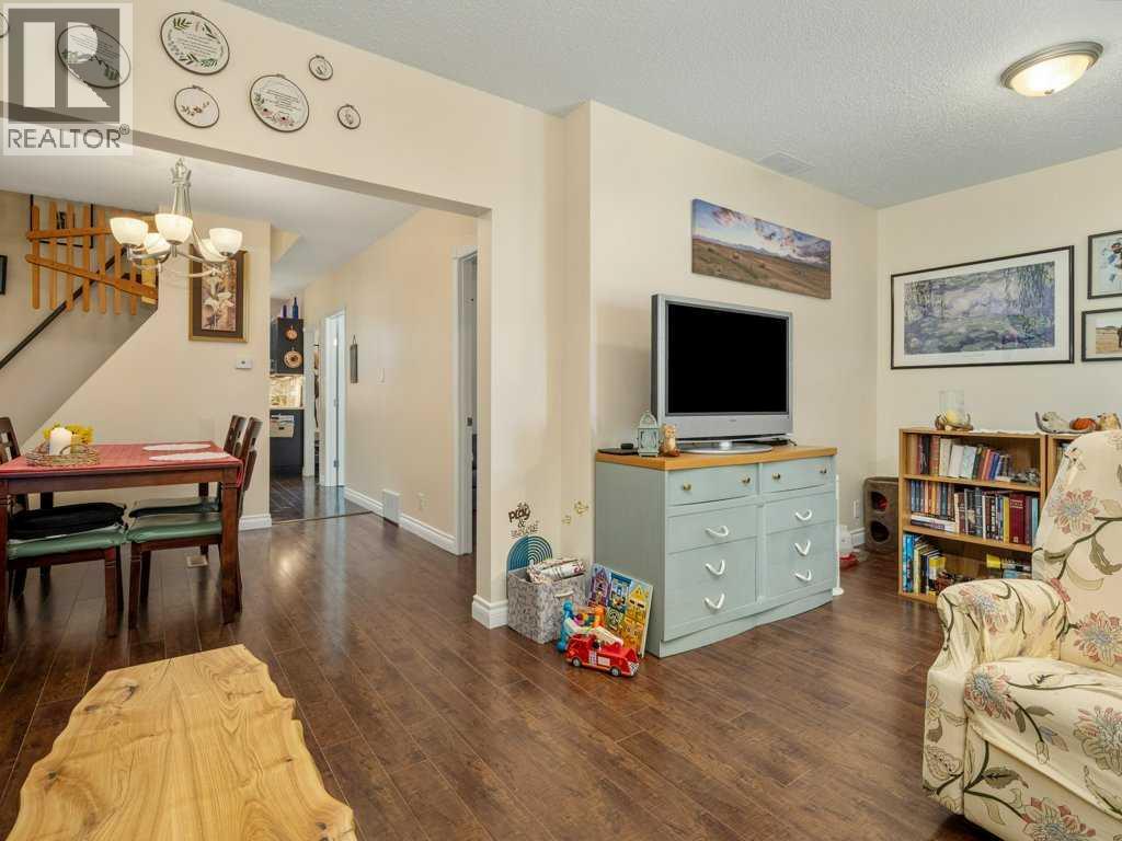 419 12B Street N photo 7