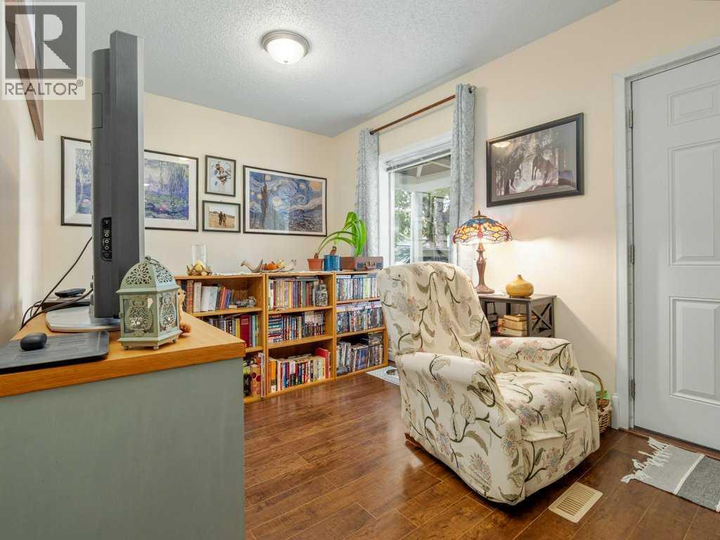 419 12B Street N photo 9