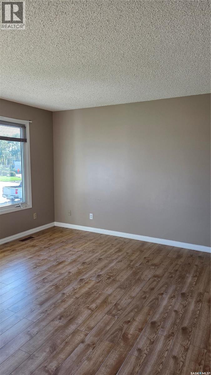 1546 Hochelaga STREET W, Moose Jaw — photo 4