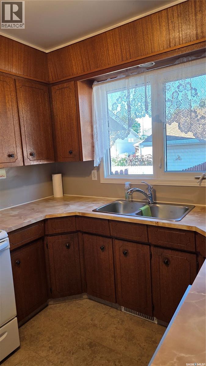 1546 Hochelaga STREET W, Moose Jaw — photo 9