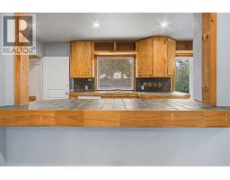 4pc Bathroom - 18 Collingwood Place Nw, Calgary, AB T2L0P9 Photo 8