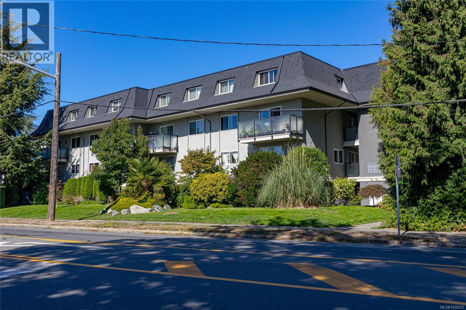 #43 840 Craigflower Rd - 1