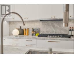 Kitchen - 323 Winnifred Drive, Georgina, ON L4P3B4 Photo 12