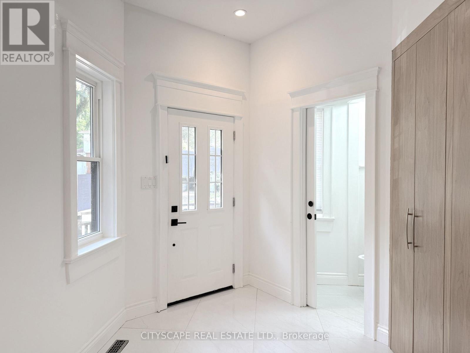 60 HILLVIEW DRIVE, Newmarket (Bristol-London) — photo 7