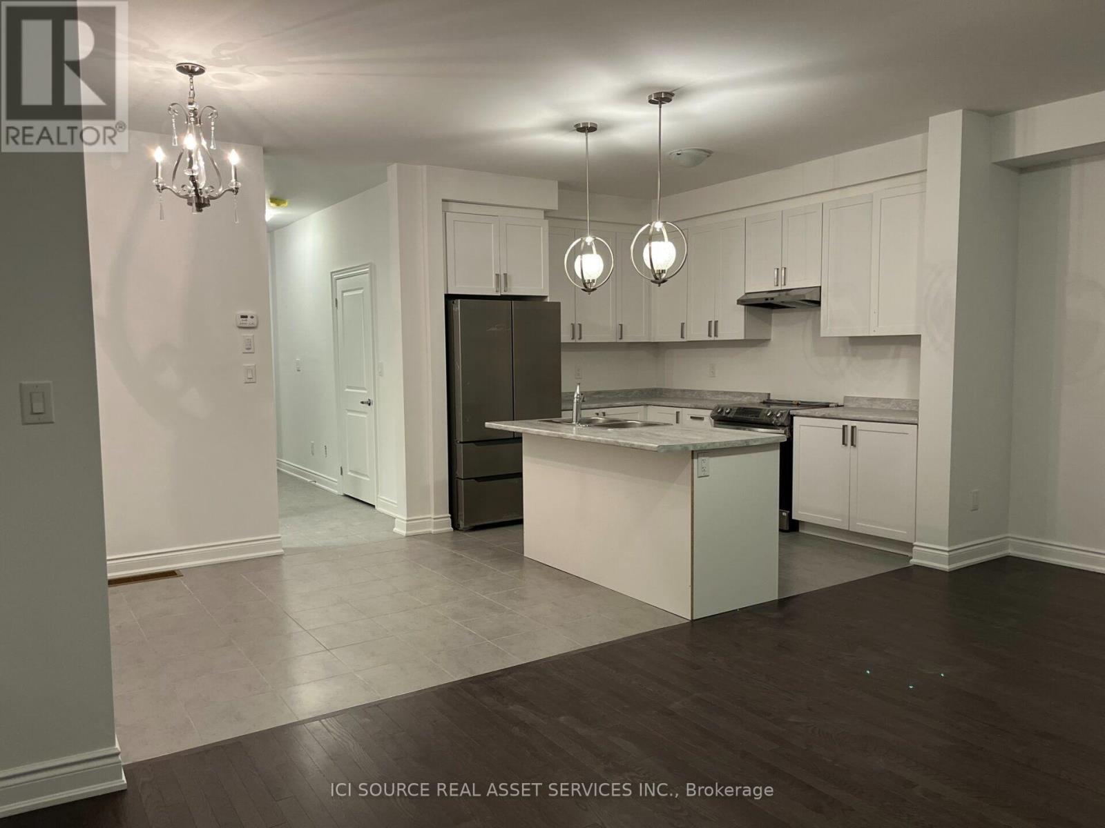 8 Autumn Drive, Wasaga Beach photo 2