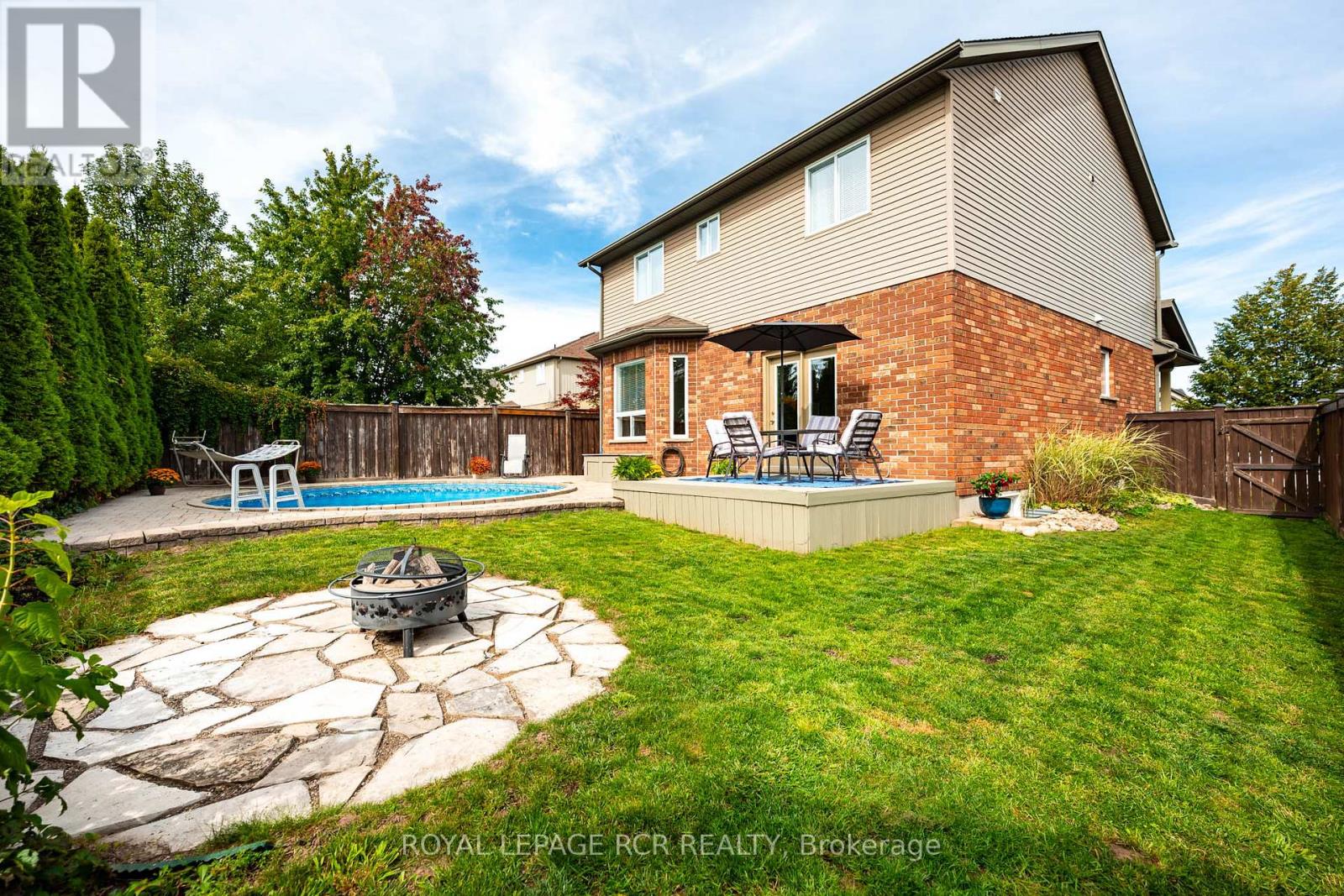 12 MAUDE COURT - 18