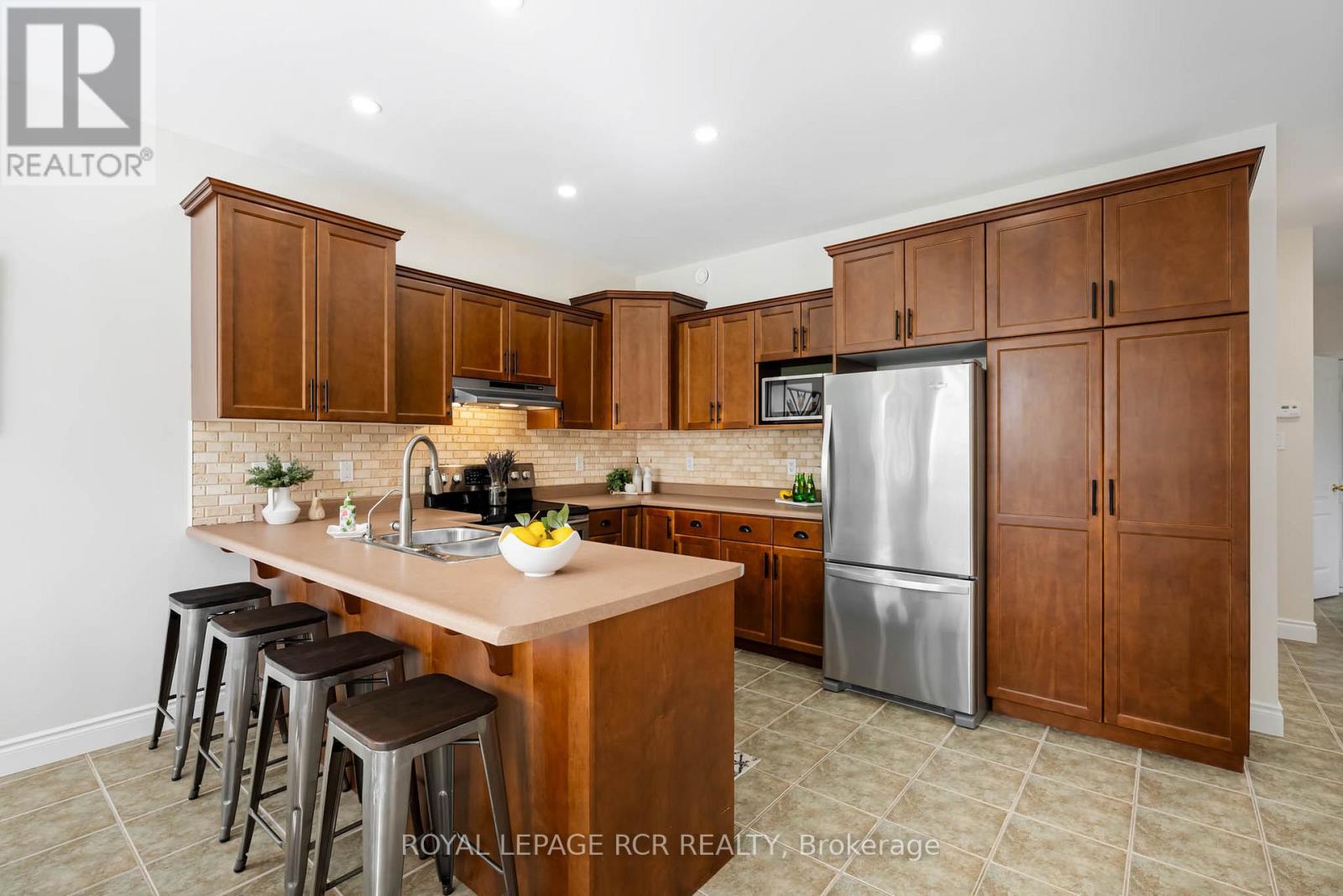 12 MAUDE COURT - 6