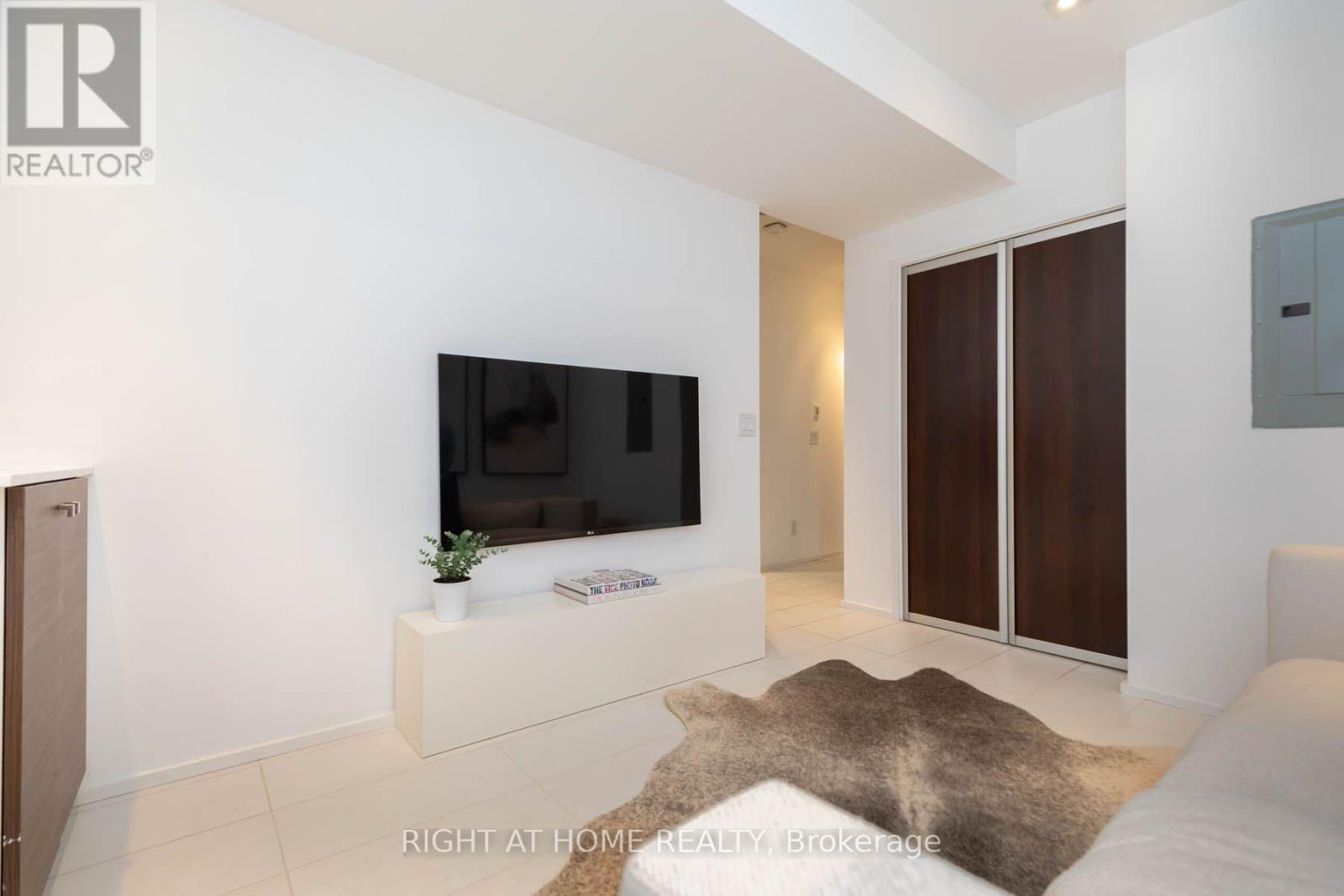 248 MANNING AVENUE - 44