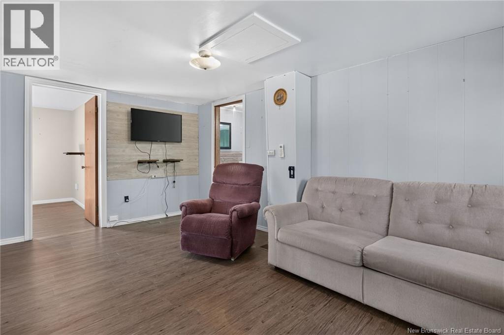 14 Salisbury Back Road - Image 12