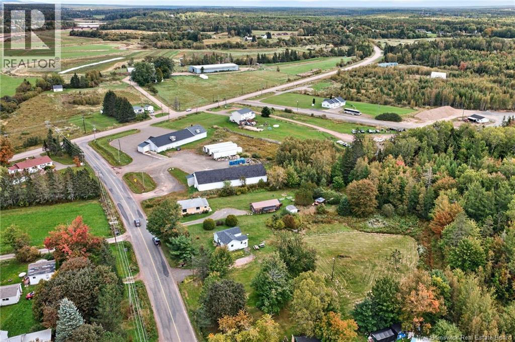 14 Salisbury Back Road - 27