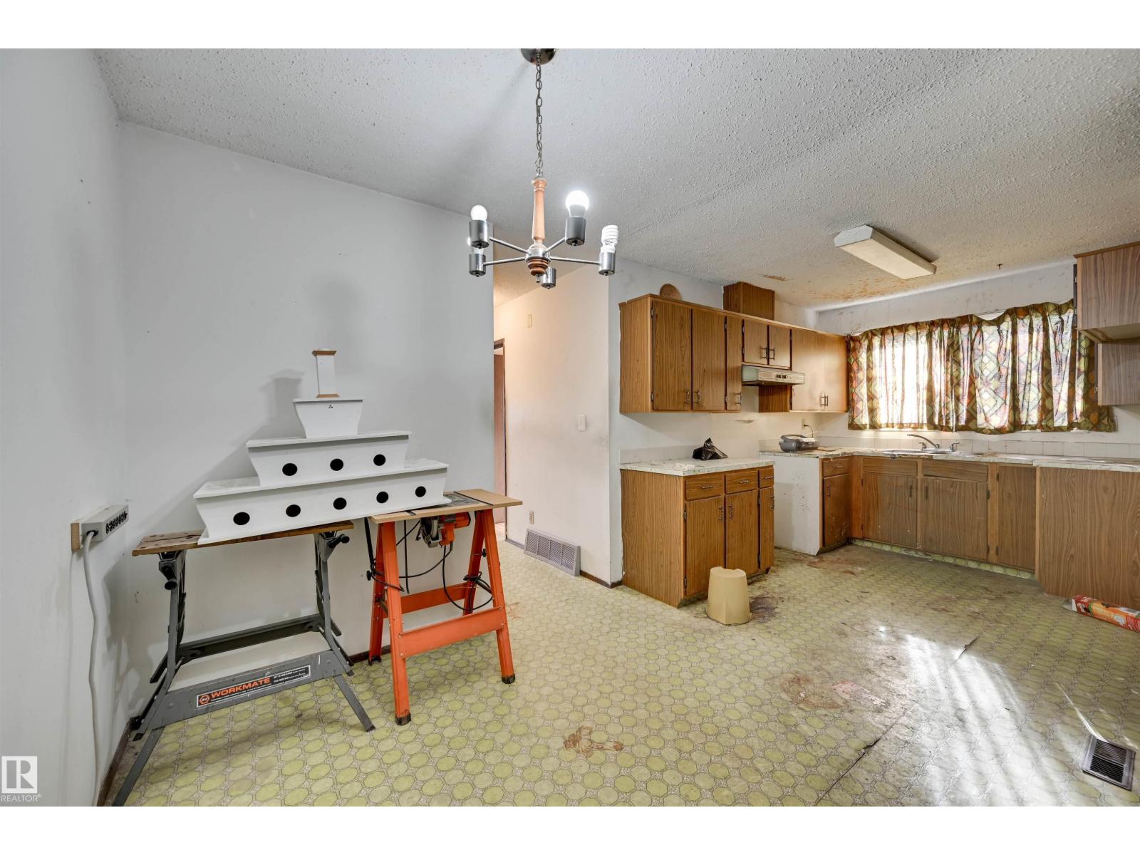 3813 134 AV NW - 9