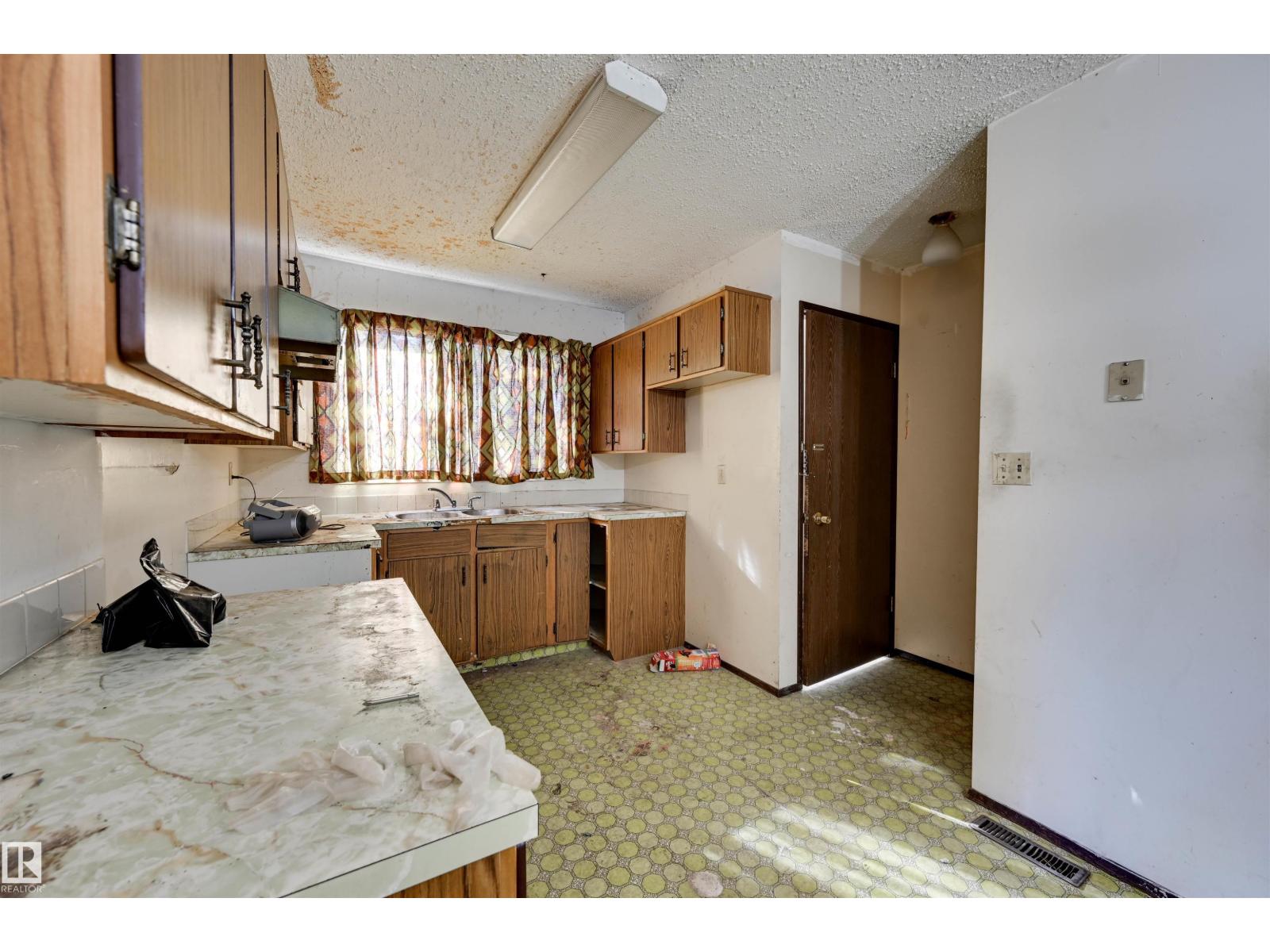 3813 134 AV NW - 12