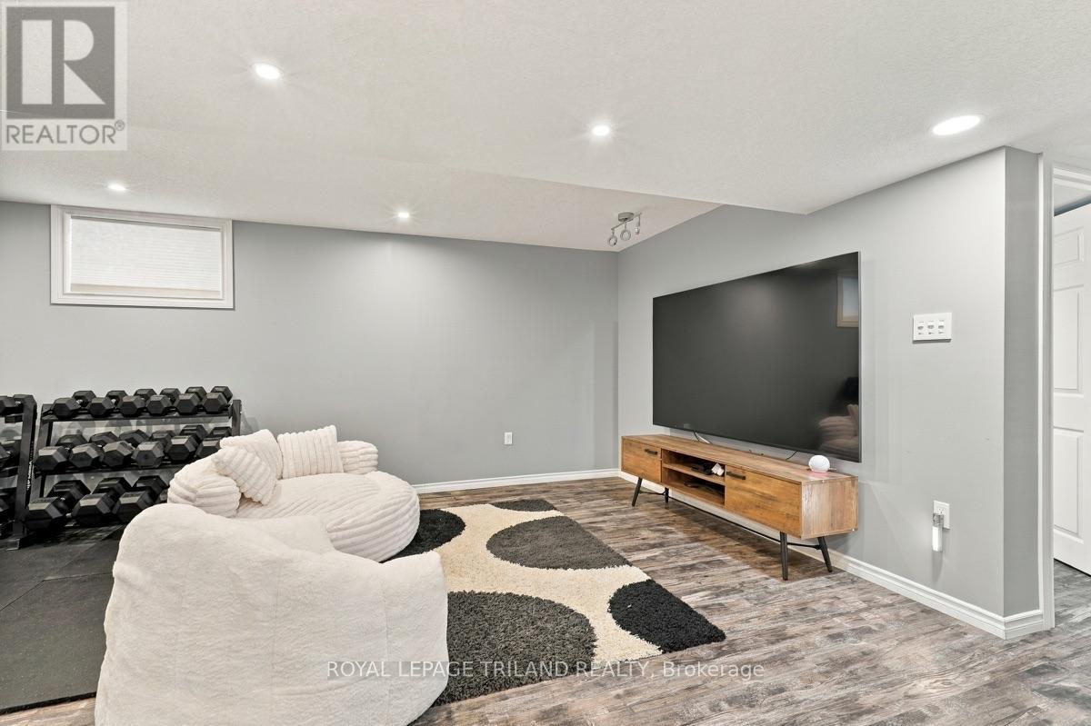 1536 GREEN GABLES ROAD - 27