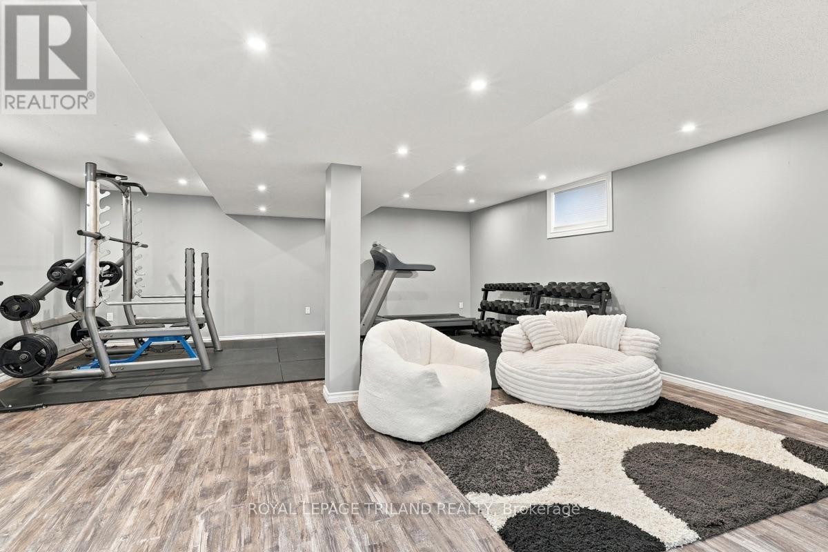 1536 GREEN GABLES ROAD - 28