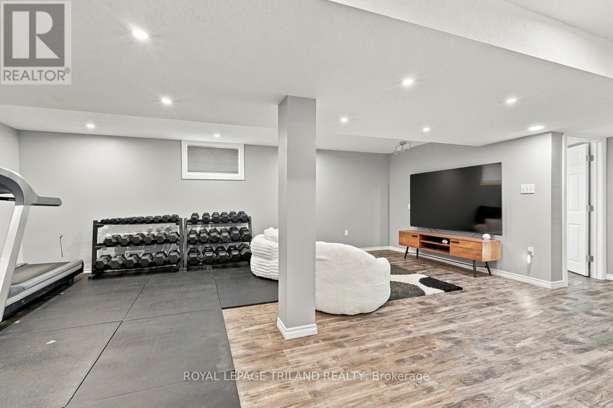 1536 GREEN GABLES ROAD - 29