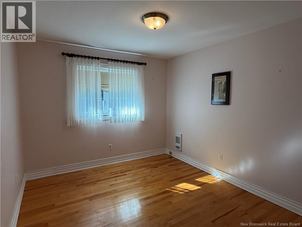 36 Lindsay - Image 15