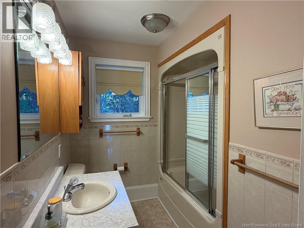36 Lindsay - Image 11