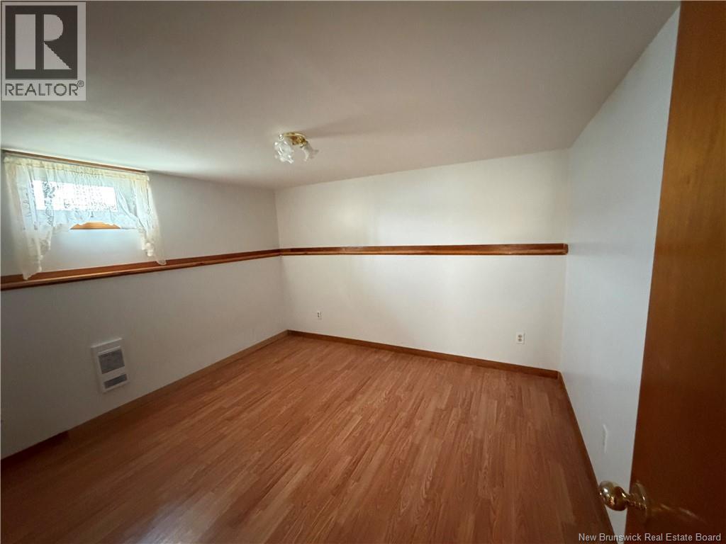36 Lindsay - Image 17