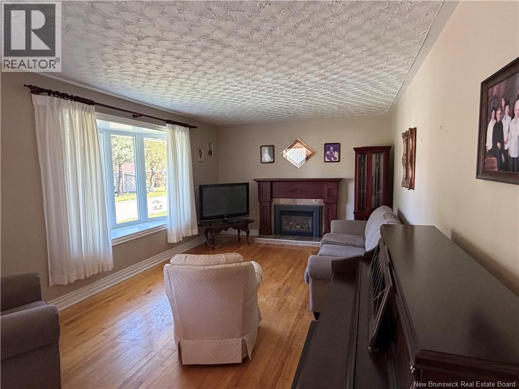 36 Lindsay - Image 7